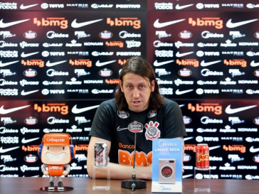 C�ssio concedeu coletiva no CT Joaquim Grava no dia do �ltimo treino antes do jogo contra o Santos