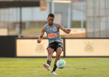 Dav� no �ltimo treino do Corinthians antes do jogo contra o Santos