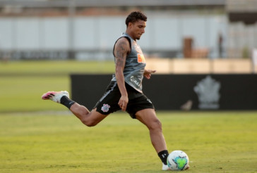 �derson no �ltimo treino do Corinthians antes do jogo contra o Santos