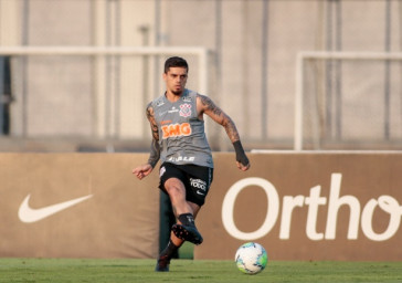 Fagner no �ltimo treino do Corinthians antes do jogo contra o Santos