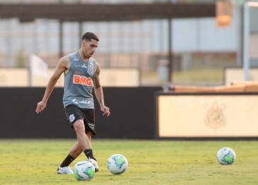 Gabriel no �ltimo treino do Corinthians antes do jogo contra o Santos