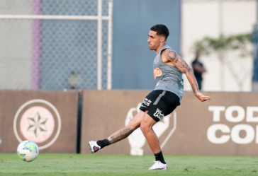 Gabriel no �ltimo treino do Corinthians antes do jogo contra o Santos