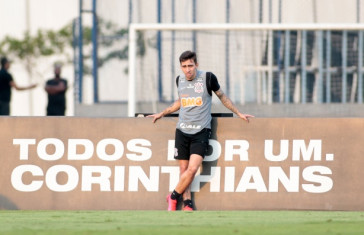 Gustavo Silva no �ltimo treino do Corinthians antes do jogo contra o Santos