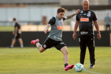 Gustavo Silva no �ltimo treino do Corinthians antes do jogo contra o Santos