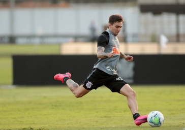 Gustavo Silva no �ltimo treino do Corinthians antes do jogo contra o Santos