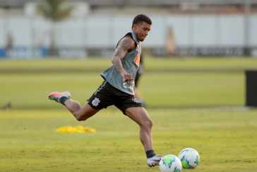 L�o Natel no �ltimo treino do Corinthians antes do jogo contra o Santos