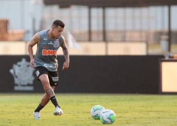 Sdicley no �ltimo treino do Corinthians antes do jogo contra o Santos