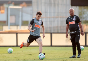 Vital no �ltimo treino do Corinthians antes do jogo contra o Santos
