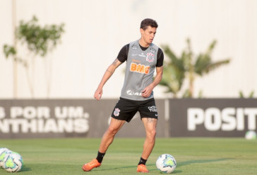 Vital no �ltimo treino do Corinthians antes do jogo contra o Santos