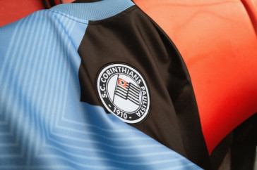 Escudo é o diferencial na nova camisa do Corinthians