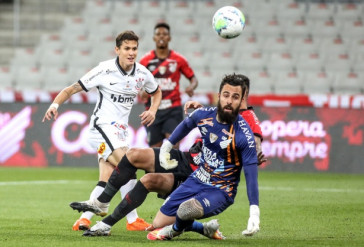 Mateus Vital no jogo contra o Athletico-PR, pelo Campeonato Brasileiro