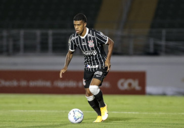 Léo Natel briga pela titularidade nas pontas do Corinthians