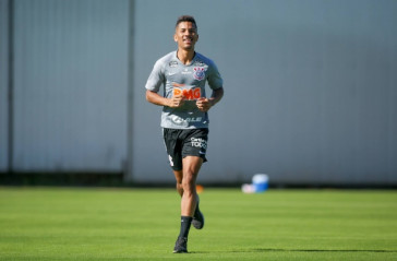 Matheus Davó teve pouquíssimas chances no Corinthians