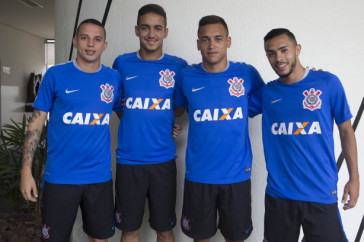 No incio de 2016, a pedido de Tite, Gabriel Vasconcelos, Matheus Pereira, Maycon e Claudinho foram treinar com o elenco principal no CT; apenas o volante se firmou posteriormente