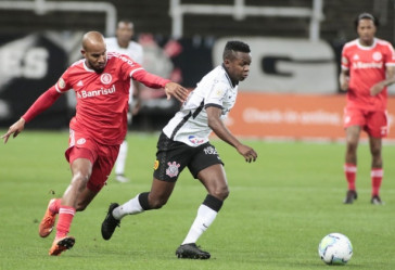 Cazares no jogo contra o Internacional, na Neo Qu�mica Arena, pelo Brasileir�o