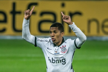 Dav� comemorando gol contra o Internacional, na Neo Qu�mica Arena, pelo Brasileir�o