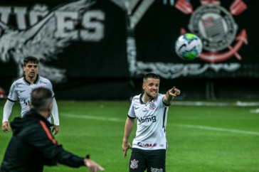 Fagner e Ramiro no jogo contra o Internacional, pelo Brasileir�o, na Neo Qu�mica Arena