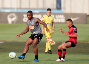 Xavier e Janderson durante jogo-treino no CT do Corinthians no dia 1º de outubro, dia seguinte ao empate sem gols diante do Atlético-GO na Neo Química Arena