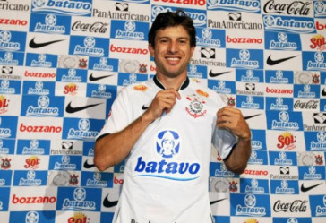 Tcheco chegou em 2010, ficou apenas um dos três anos de contrato e ganhou ação de quase R$ 1 milhão do clube