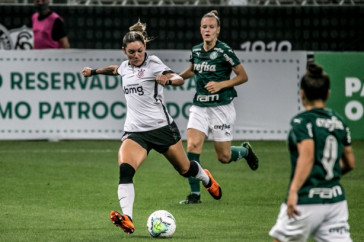 Gabi Zanotti no jogo contra o Palmeiras, pela semifinal do Brasileiro Feminino