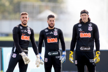 C�ssio e demais goleiros no primeiro treino do Corinthians ap�s empate contra o Gr�mio