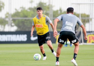 Garoto Araos no primeiro treino do Corinthians ap�s empate contra o Gr�mio