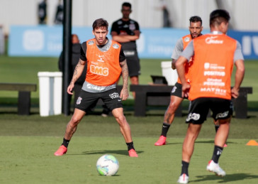 Gustavo no primeiro treino do Corinthians ap�s empate contra o Gr�mio