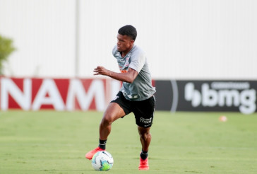 L�o Natel no primeiro treino do Corinthians ap�s empate contra o Gr�mio