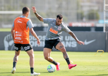 MIchel no primeiro treino do Corinthians ap�s empate contra o Gr�mio