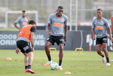 Zagueiro Marllon no primeiro treino do Corinthians ap�s empate contra o Gr�mio