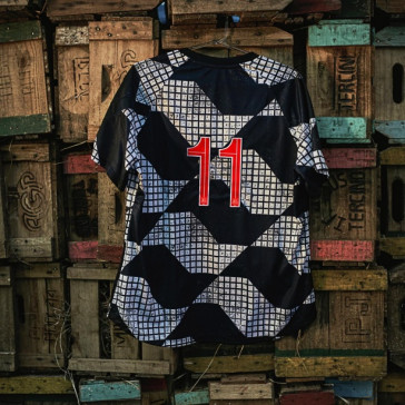 Camisa já está a venda na internet