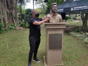 Inaugura��o busto Marcerlinho Carioca