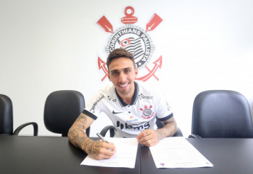 Mosquito tambm assinou seu novo contrato com o Corinthians