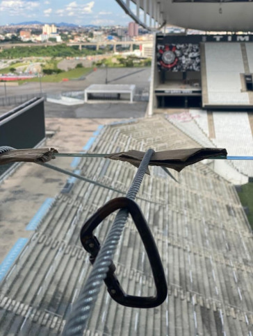 Tirolesa ficará instalada entre os setores Oeste e Leste do estádio, passando por cima da Norte