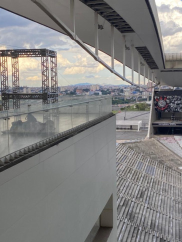 Tirolesa ficará instalada entre os setores Oeste e Leste do estádio, passando por cima da Norte