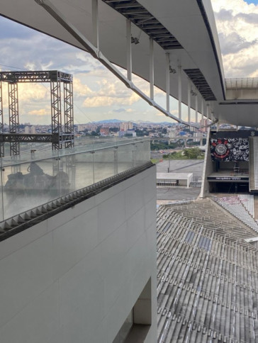 Tirolesa ficará instalada entre os setores Oeste e Leste do estádio, passando por cima da Norte