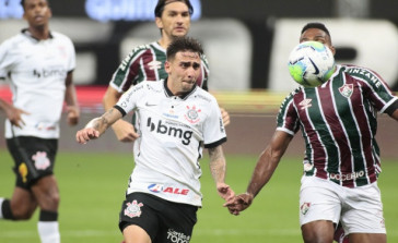 Gustavo Mosquito em a��o no jogo contra o Fluminense