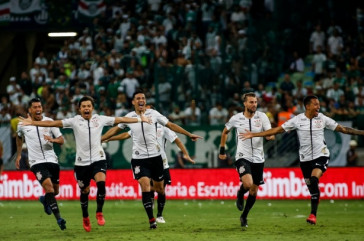 Corinthians comemorando o Campeonato Paulista de 2018 no estdio do Palmeiras