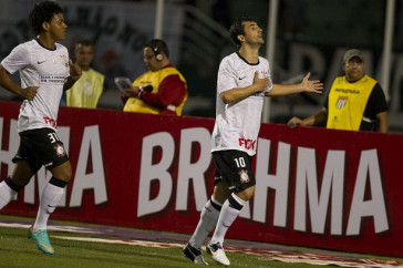 Douglas marcou 21 gols pelo Corinthians