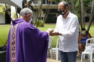 Luiz Wagner Alcantara, segundo vice-presidente do Corinthians, tambm esteve na missa