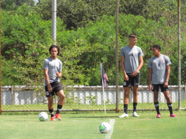 Reginaldo, Bryan e Thaigo em atividade deste sábado de manhã