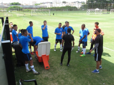 Sub-17 do Corinthians recebe orientações para atividade integrada deste sábado