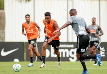 Cauê em treino no CT Joaquim Grava nesta segunda-feira