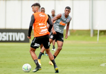 Felipe Augusto também marcou presença no treinamento desta manhã
