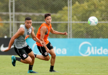 Mandaca e Matheus Araújo foram dois atletas da base no treino desta segunda-feira