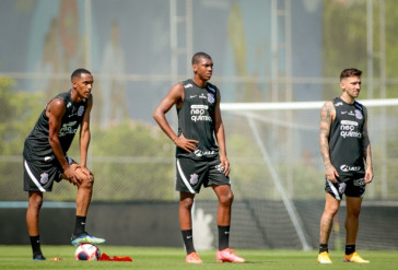Cau�, Felipe Augusto e Gustavo Silva no treinamento desta ter�a-feira no CT Joaquim Grava
