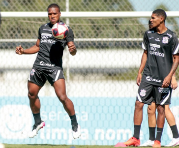 Xavier matou no peito e o Antony só de olho...
