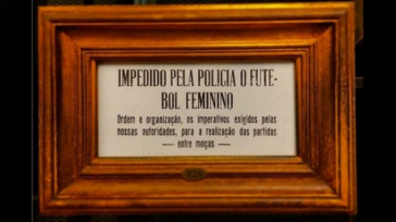 Parte da exposio sobre a proibio do futebol feminino no Museu do Futebol, no Estdio do Pacaembu