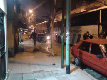 Ônibus das torcidas organizadas do Corinthians no entorno da Bombonera, pouco antes do início da decisão da Libertadores