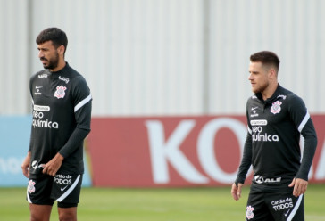 Camacho e Ramiro em treino desta manh no CT Joaquim Grava